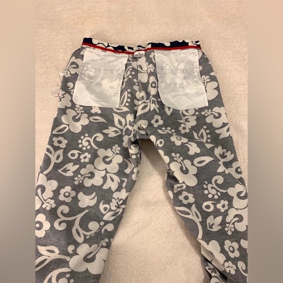 Tommy Hilfiger Floral White & Blue Capri Pants - Picture 8 of 9